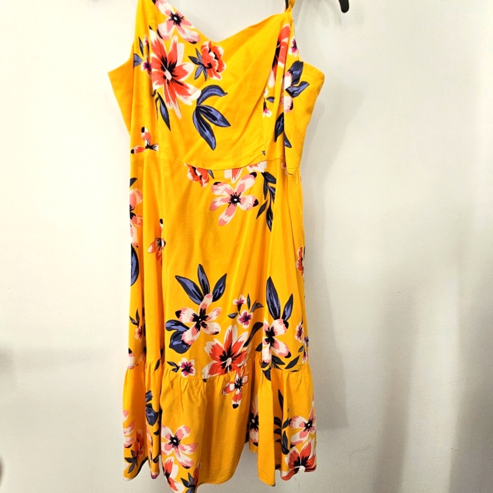 Old Navy Yellow Tropical Floral Strap Dress. Size Large. NWOT